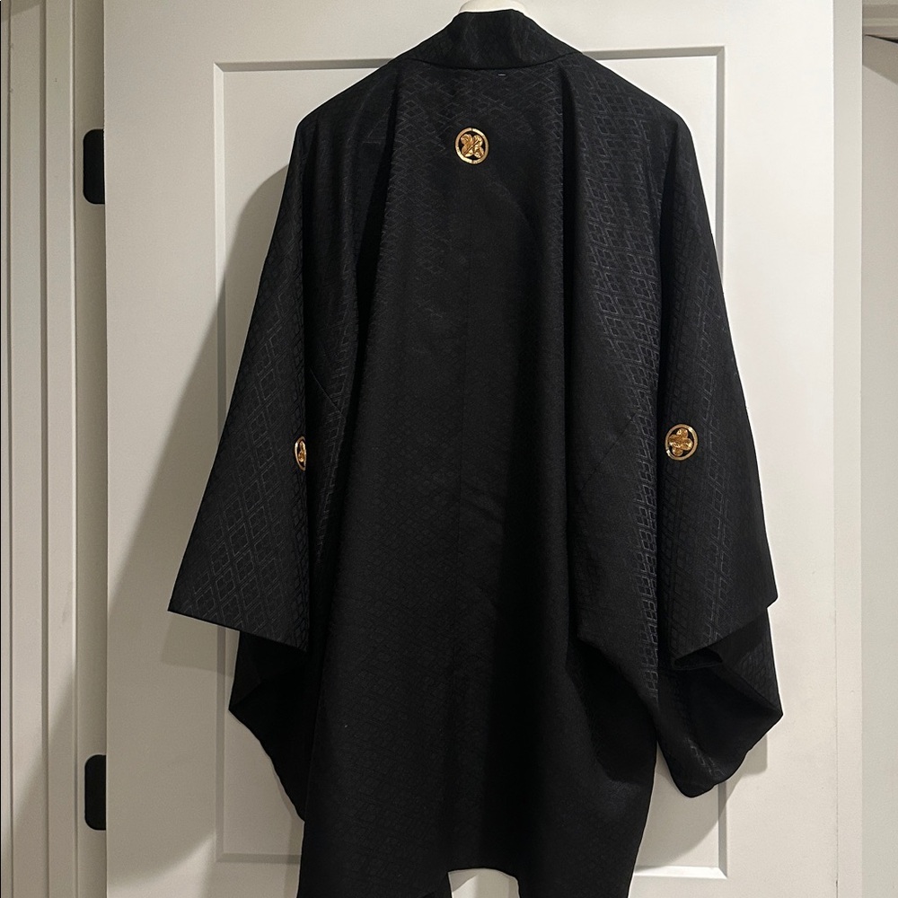 Vintage Silk Haori Kimono Jacket w/ Gold Crests - Picture 3 of 12
